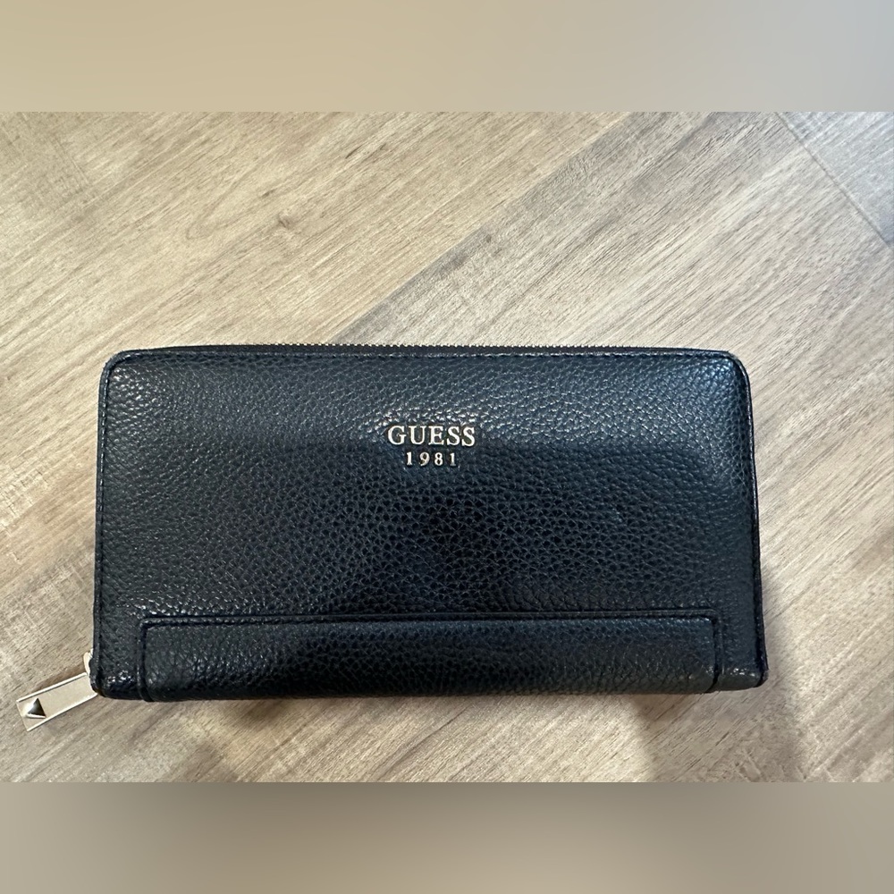 GUESS Wallet